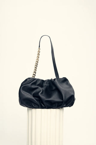 Carmen en Negro | Piel Granulada