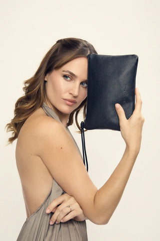 Victoria en Negro | Piel Granulada