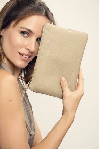 Victoria en Taupe | Piel Granulada