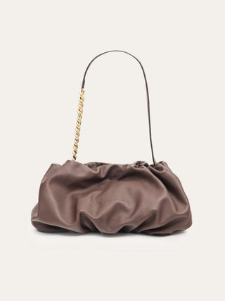 Bolso Carmen en chocolate — piel de vacuno fruncida hecha a mano en España — Valentina Rivera Madrid