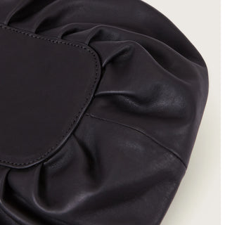 Bolso Carmen negro luz natural piel vacuno española artesanal plano trasero— Valentina Rivera Madrid