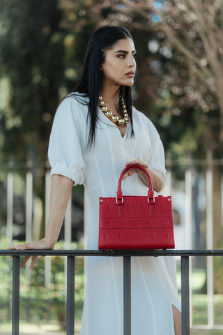 2. Jeimmy — Bolso Carlotta en Rojo en uso real en la calle — Valentina Rivera Madrid
