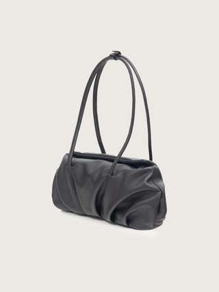 Bolso Leonor Negro vista lateral cuero fruncido artesanal España — Valentina Rivera Madrid