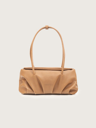 Bolso Leonor en Camel — piel de vacuno fruncida hecha a mano en España — Valentina Rivera Madrid