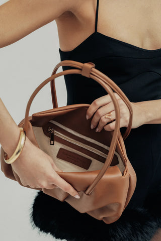 Interior forro algodón natural bolso Leonor Camel bolsillo cremallera — Valentina Rivera Madrid