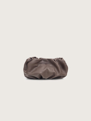 Bolso Mini Carmen chocolate — piel de vacuno fruncida hecha a mano en España — Valentina Rivera Madrid