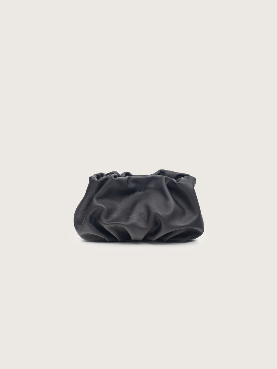 Bolso Mini Carmen en negro — piel de vacuno fruncida hecha a mano en España — Valentina Rivera Madrid